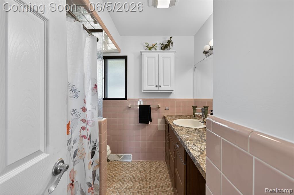 7174 Meadowvue Drive, Grand Blanc, MI 48439 — Photo 34