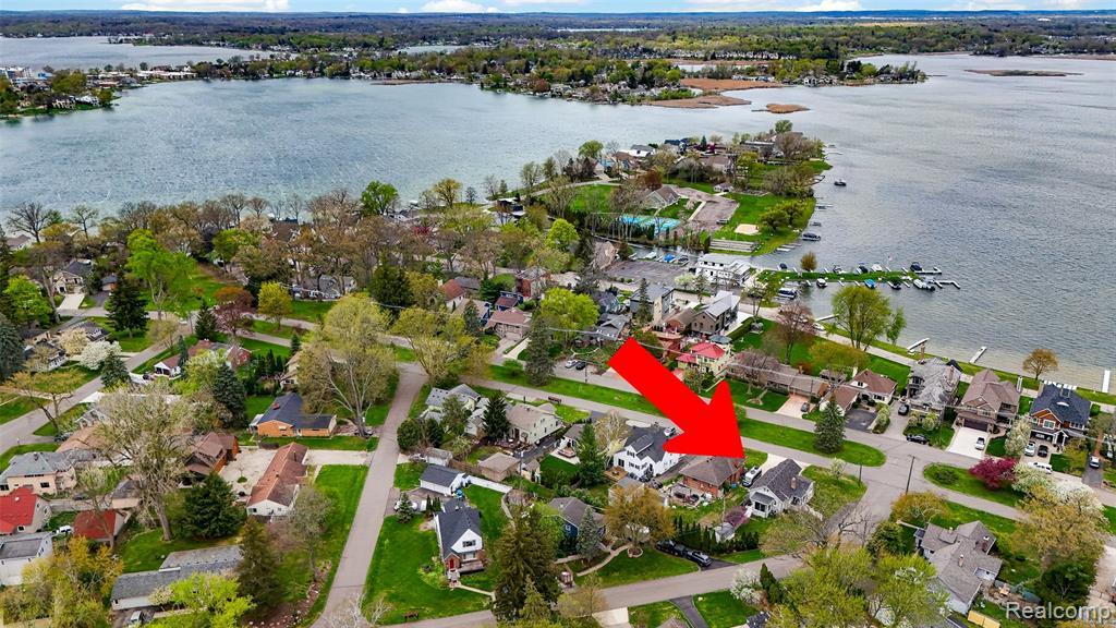 1430 Benvenue Street, Sylvan Lake, MI 48320 — Photo 36