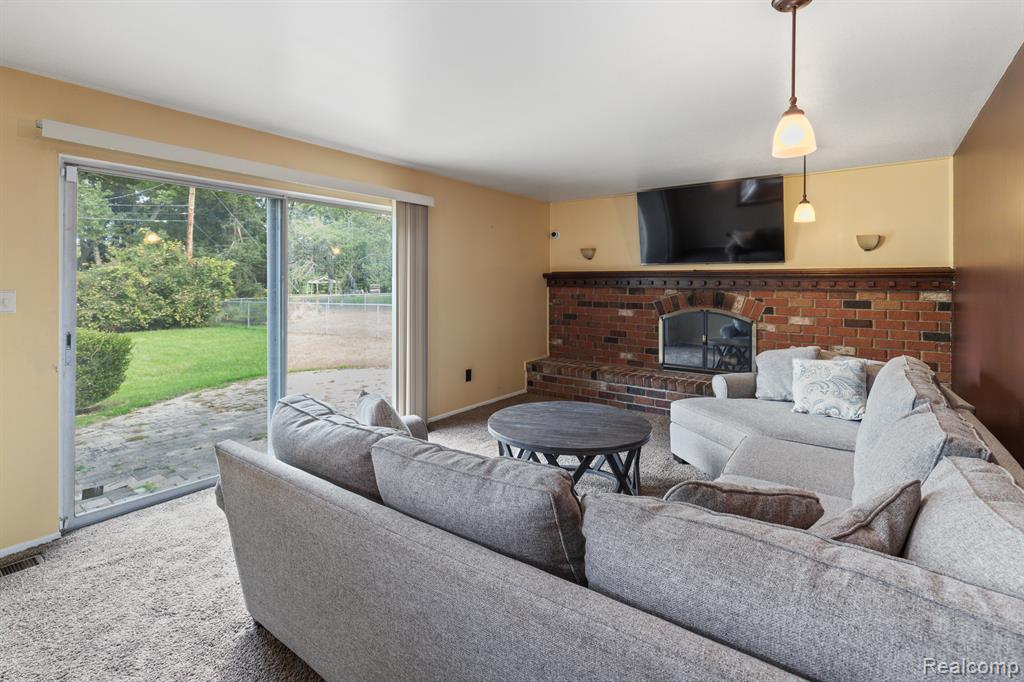 18230 RAINBOW Drive, Lathrup Village, MI 48076 — Photo 11
