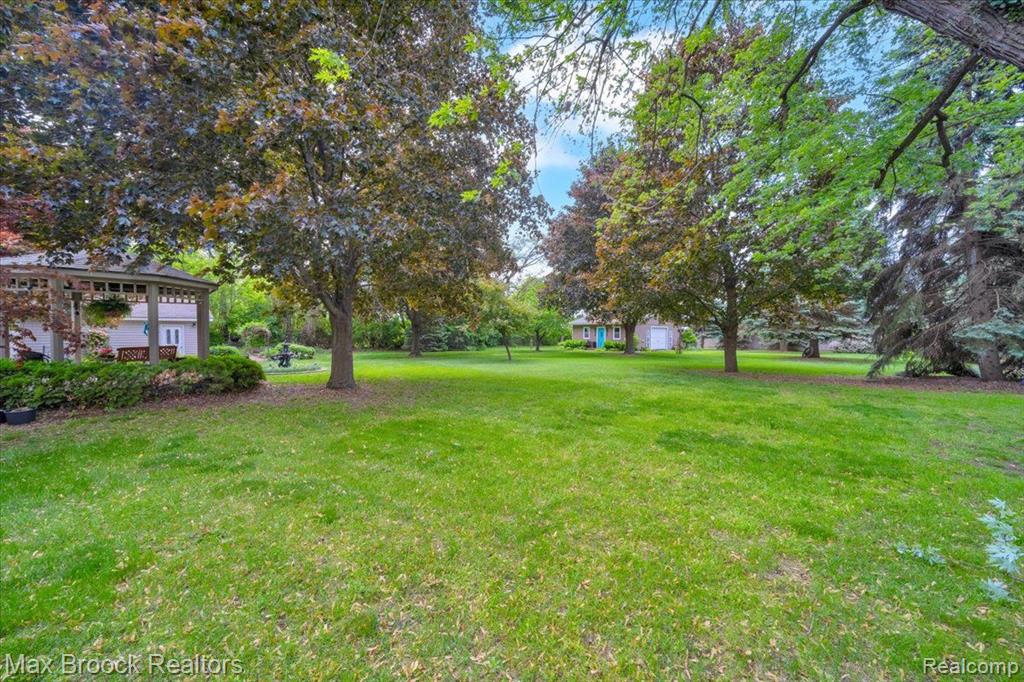 710 HARTLAND Drive, Troy, MI 48083 — Photo 28