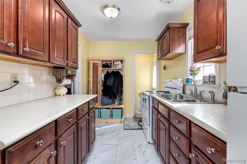 500 N MAIN Street, Imlay City, MI 48444 — Photo 13