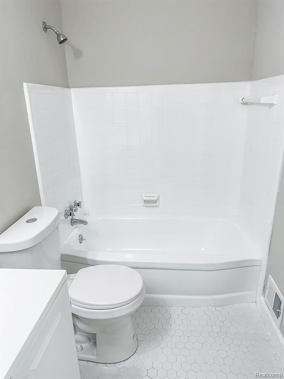 32718 GRAND RIVER Avenue, D3, Farmington, MI 48336 — Photo 11