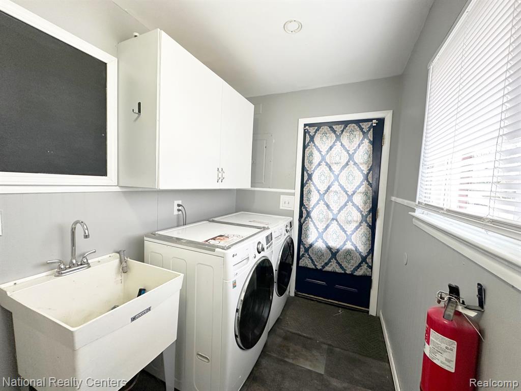 829 W PARKER Avenue, Madison Heights, MI 48071 — Photo 17