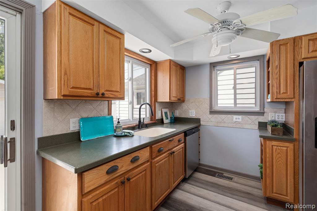 24921 Lexington Avenue, Eastpointe, MI 48021 — Photo 17