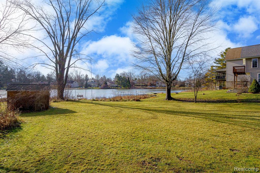 411 BUNNY RUN Boulevard, Lake Orion, MI 48362 — Photo 28