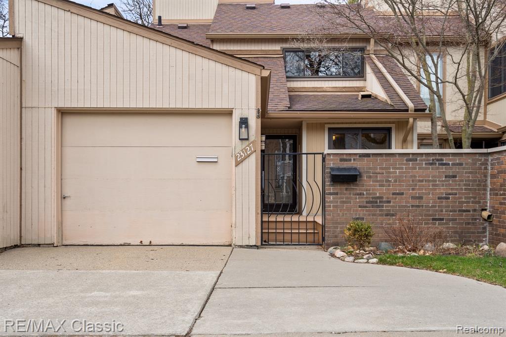 23127 Farmington Road, Farmington, MI 48336 — Photo 2