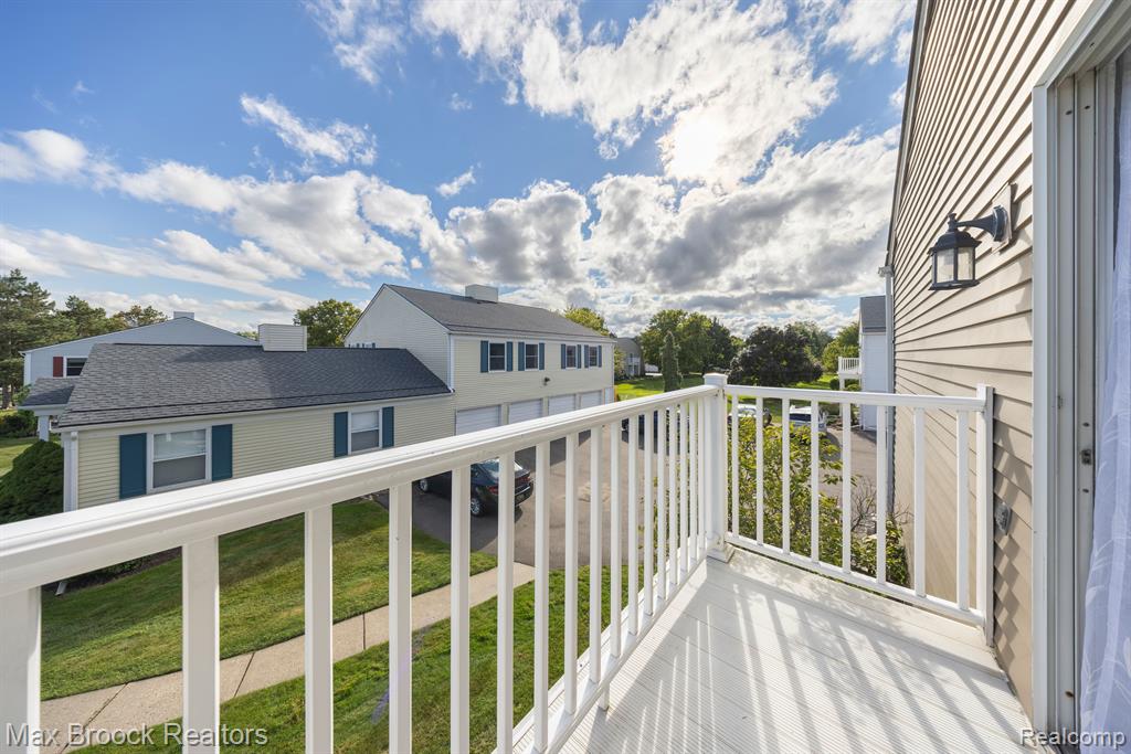 1556 MARINER Drive, Walled Lake, MI 48390 — Photo 42