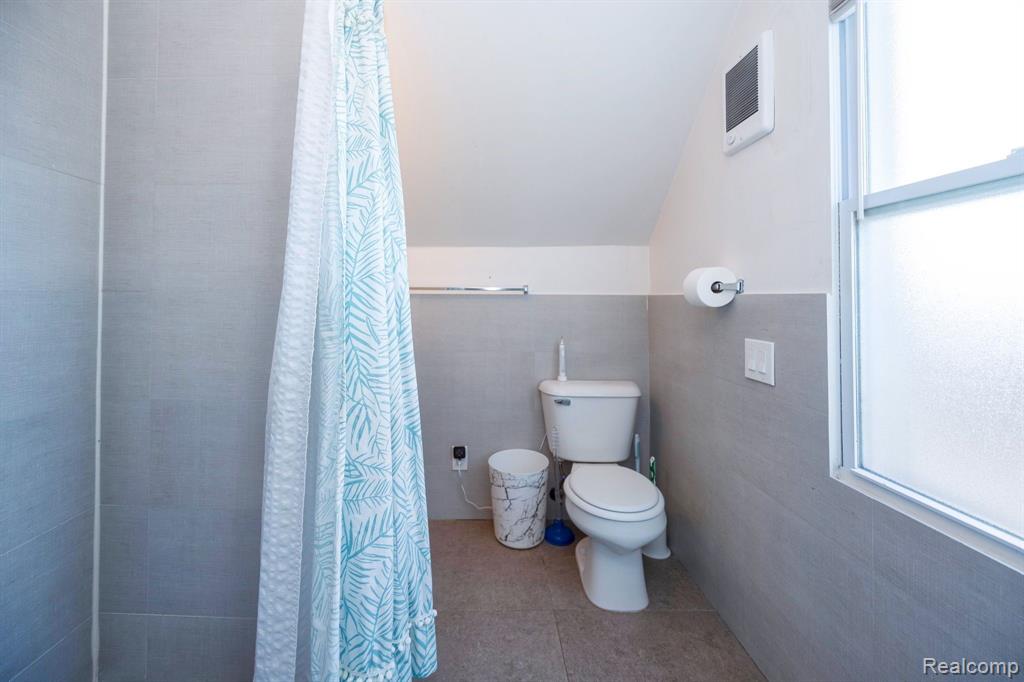 569 CLEOPHUS Parkway, Lincoln Park, MI 48146 — Photo 23
