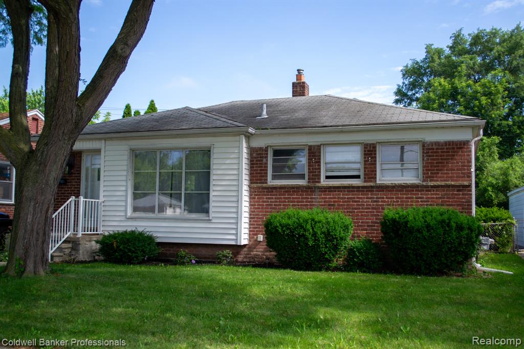 18441 Frazho Road, Roseville, MI 48066
