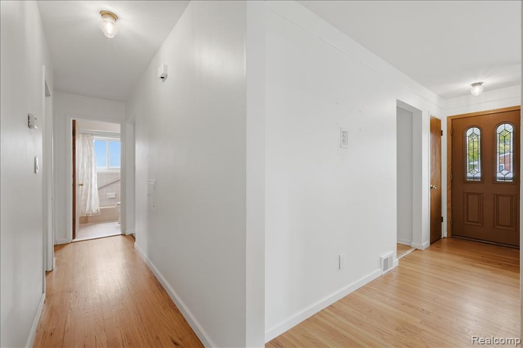 28146 Park Court, Madison Heights, MI 48071 — Photo 19