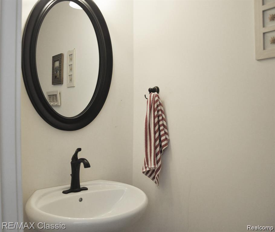 5050 Island Shore Drive, Pinckney, MI 48169 — Photo 30
