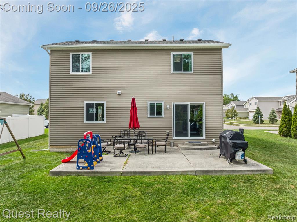 70 Fountain Park Drive, Waterford, MI 48327 — Photo 30