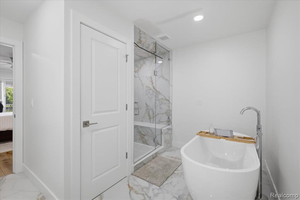 827 N Pointe, Port Huron, MI 48060 — Photo 25