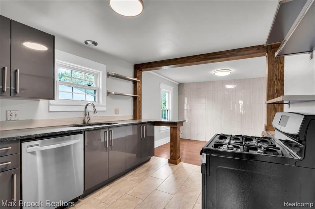 417 W Lincoln Avenue, Royal Oak, MI 48067 — Photo 32