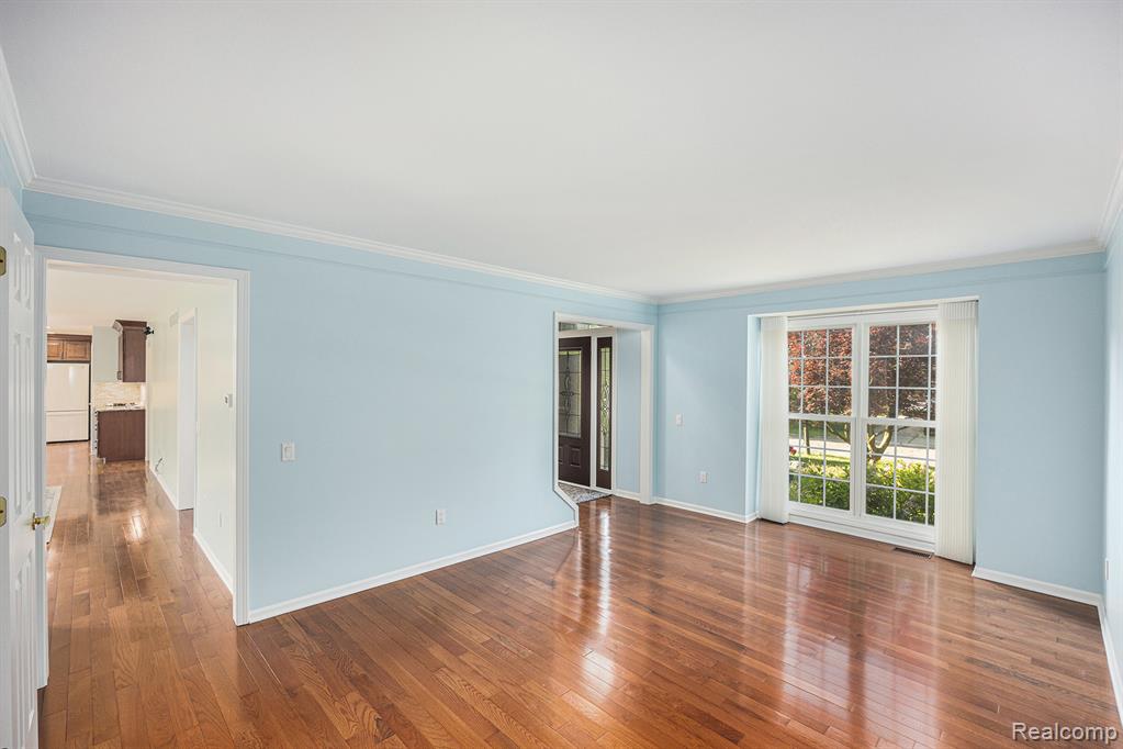 5686 Cherry Lane, West Bloomfield, MI 48324 — Photo 6