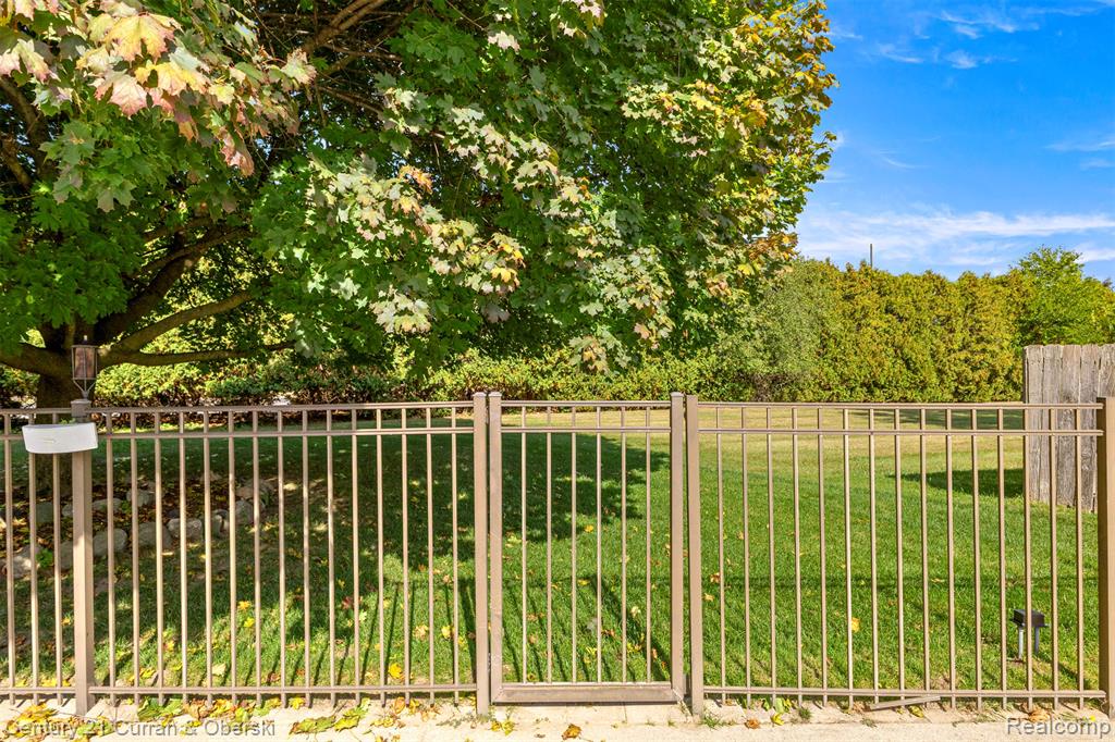 42049 Farm Lane Court, Sterling Heights, MI 48313 — Photo 53