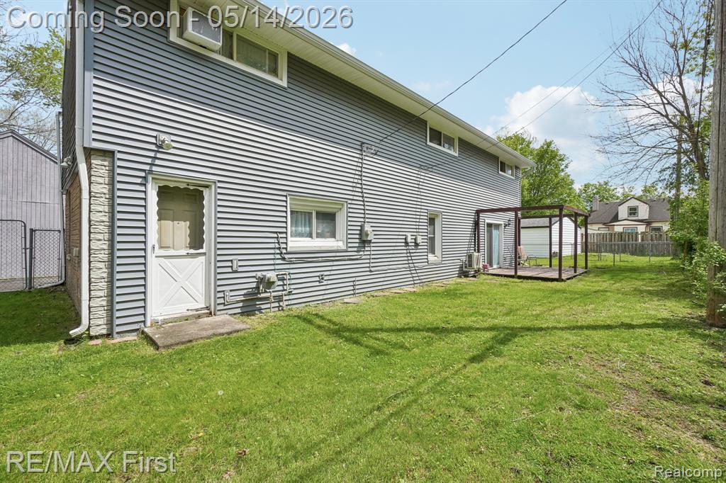 23041 Springbrook Drive, Farmington, MI 48336 — Photo 31