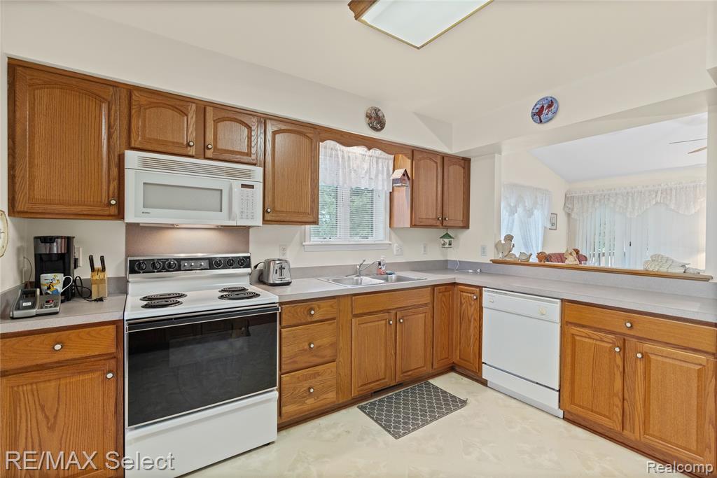 9267 Jill Marie Lane, Swartz Creek, MI 48473 — Photo 2