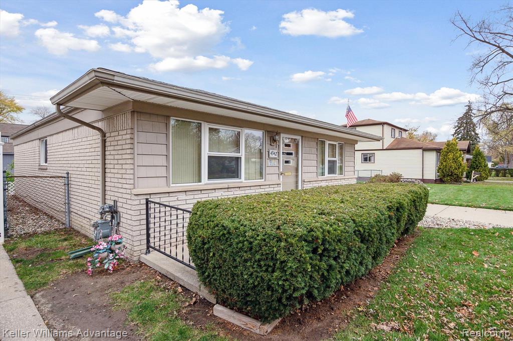 4942 HARDING Street, Dearborn Heights, MI 48125 — Photo 31