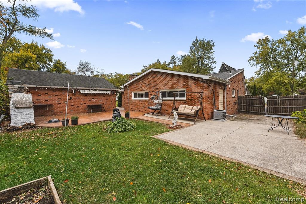 7337 Richardson Road, West Bloomfield, MI 48323 — Photo 29