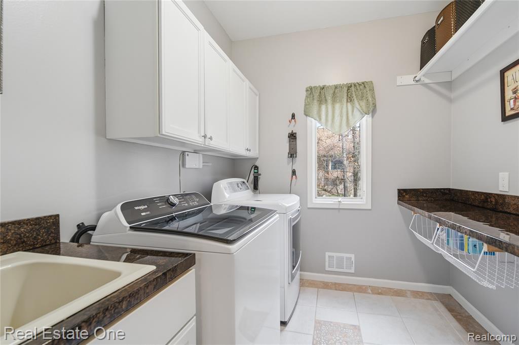 10152 Rosemarie Run, Brighton, MI 48114 — Photo 16
