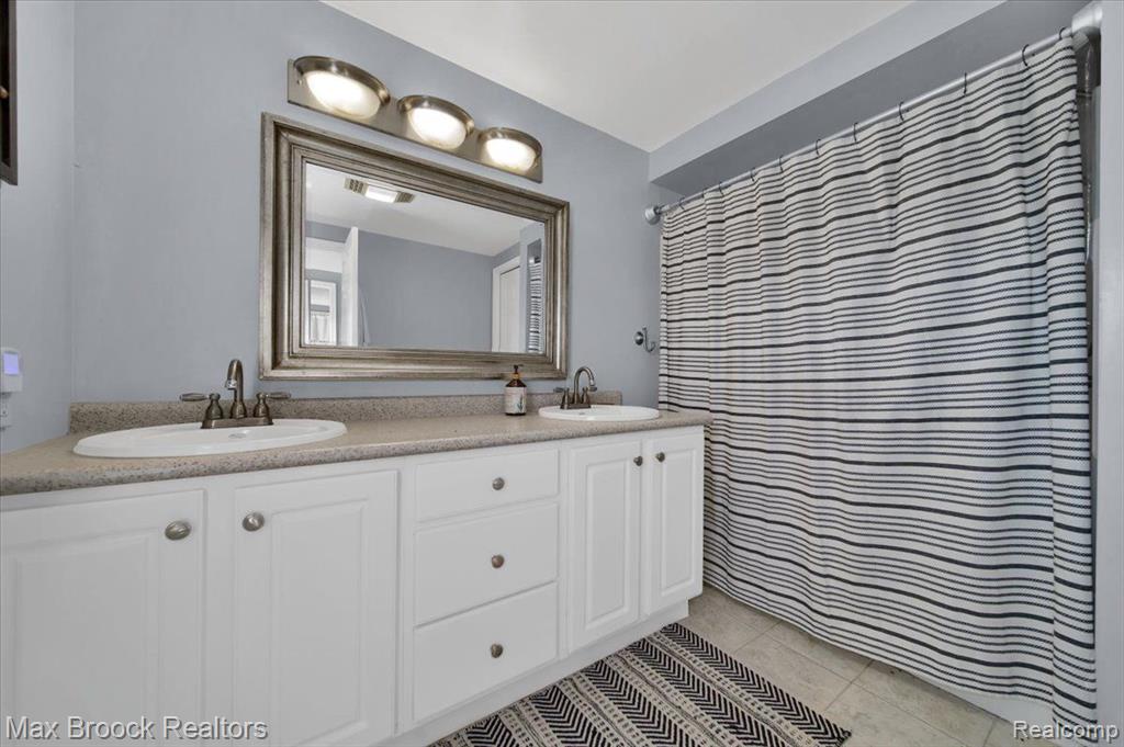 8360 Parker, Saline, MI 48176 — Photo 22