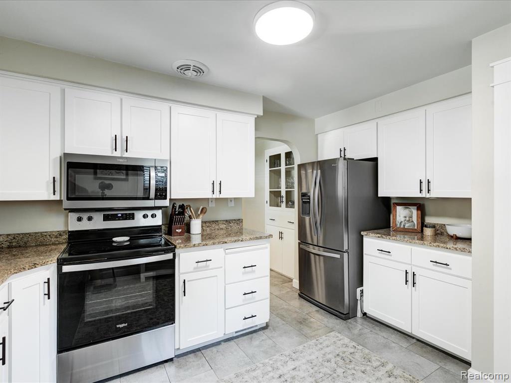 825 Sanborn Street, Port Huron, MI 48060 — Photo 19