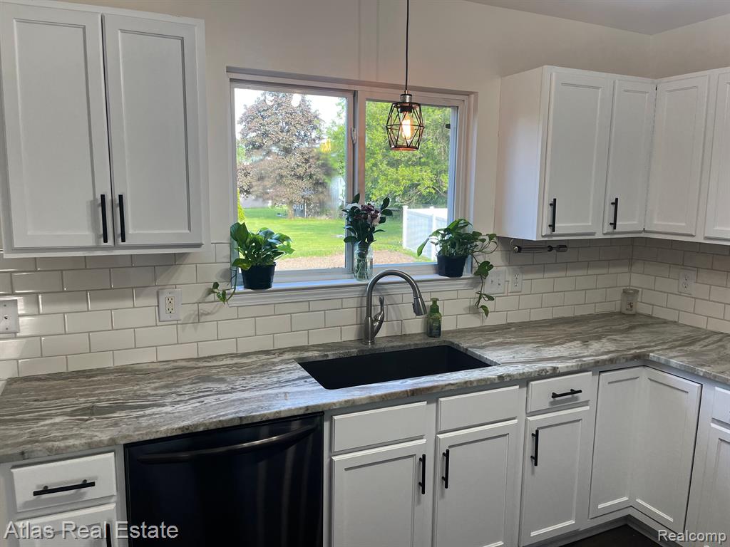 7479 CEDAR, Goodrich Vlg, MI — Photo 20