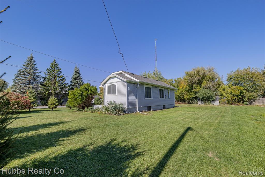 5305 Lapeer Road, Burton, MI 48509 — Photo 11