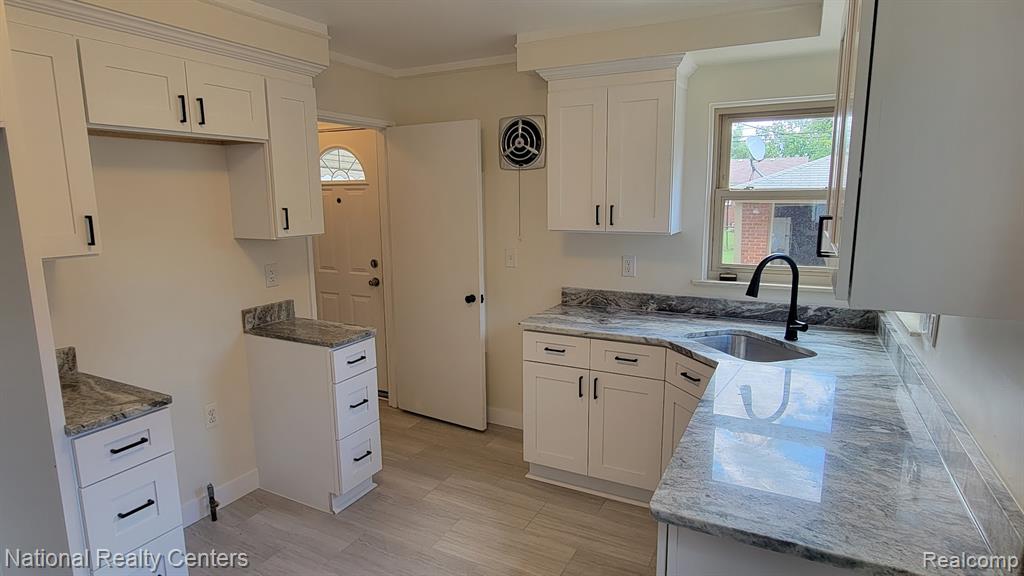 9030 Hemingway, Redford, MI 48239 — Photo 6