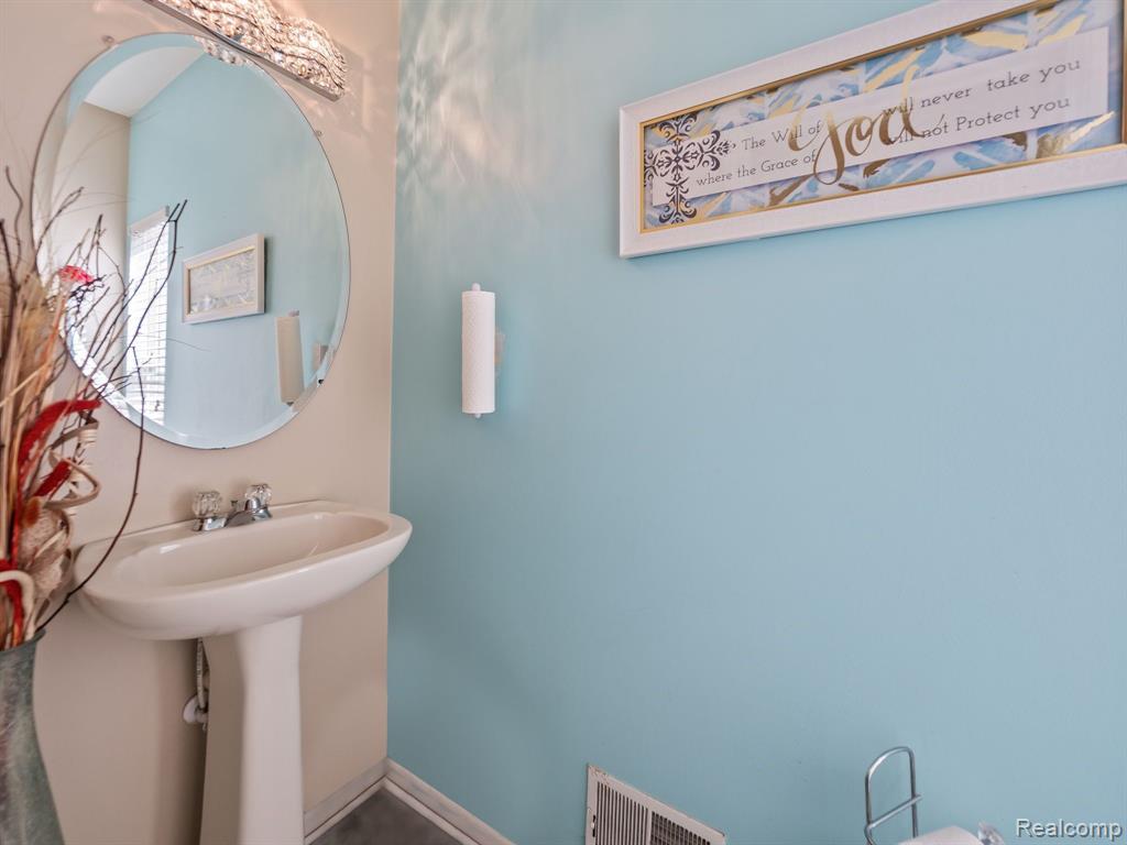 13713 Milton Drive, Belleville, MI 48111 — Photo 29