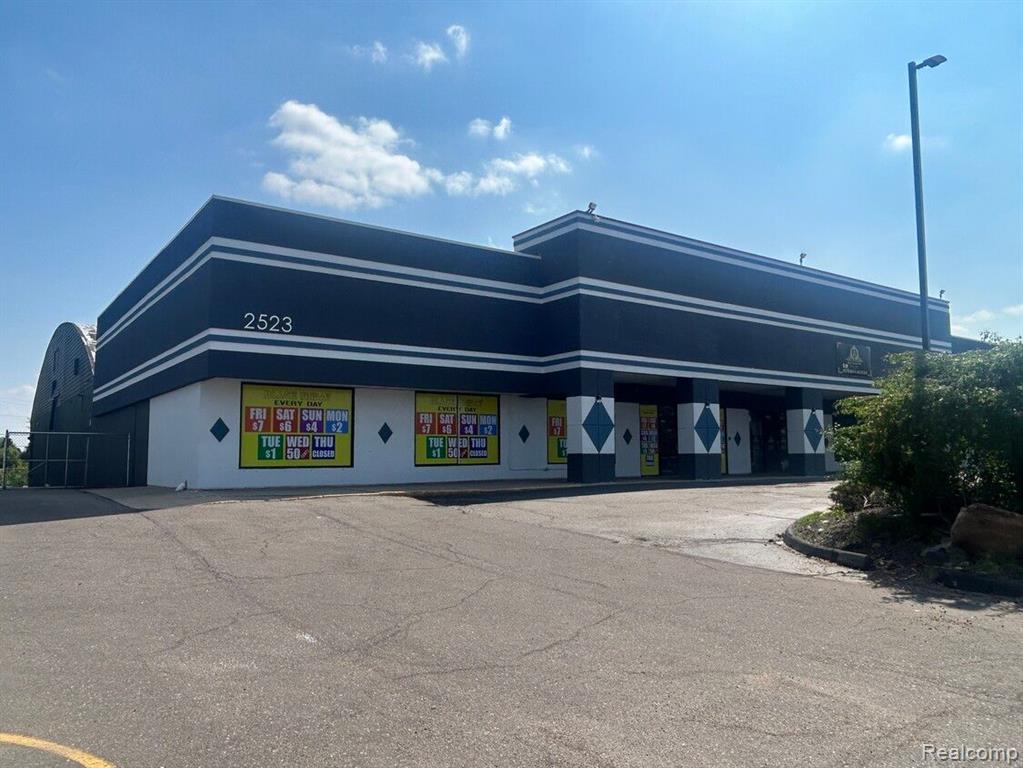 2523 ELIZABETH LAKE Road, Waterford, MI 48328