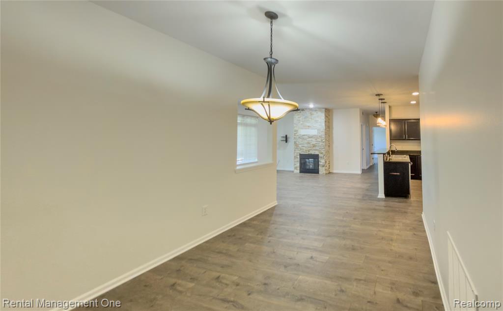 5637 Twin Oaks Drive, Sterling Heights, MI 48314 — Photo 8