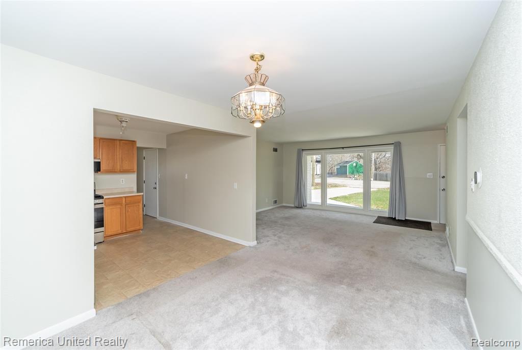 945 N Commerce Road, Commerce Twp, MI 48382 — Photo 9