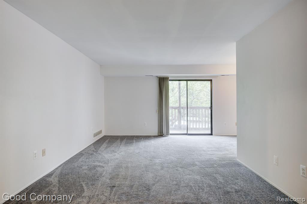 30056 W 12 MILE Road, 79, Farmington Hills, MI 48334 — Photo 4
