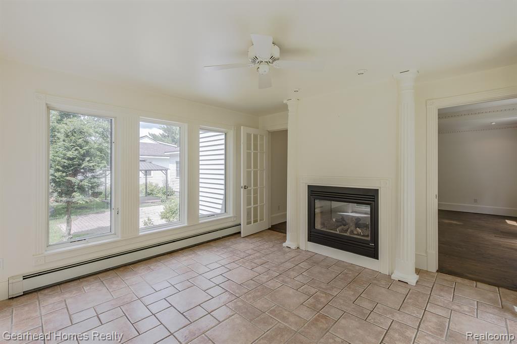 6296 Elizabeth Lake Road, Waterford, MI 48327 — Photo 31