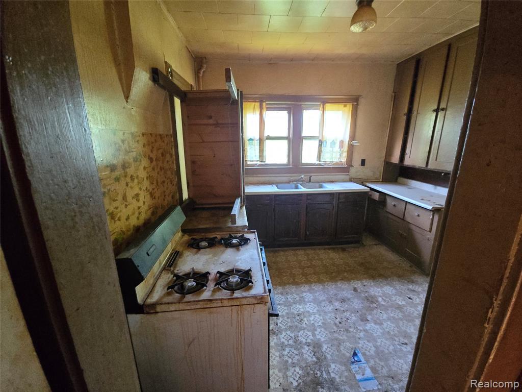 922 N 3rd Avenue, Saginaw, MI 48601 — Photo 9
