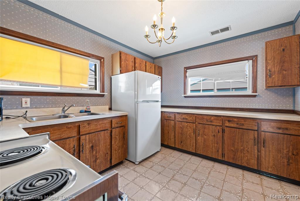 25520 Miracle Drive, Madison Heights, MI 48071 — Photo 13