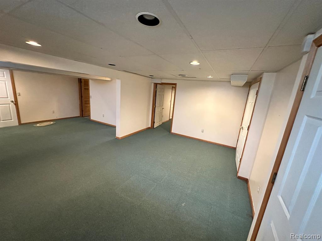 577 LEXINGTON Drive, Rochester Hills, MI 48307 — Photo 28