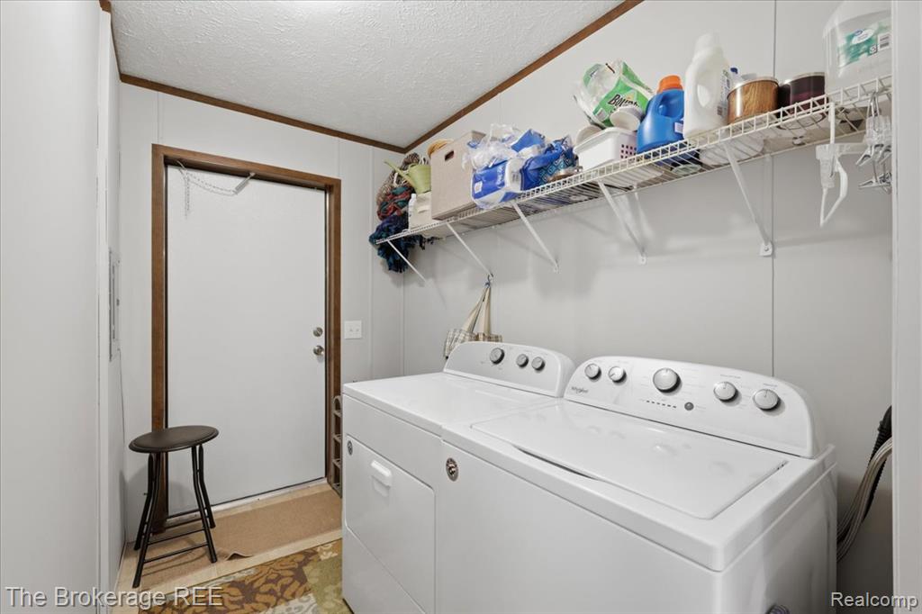 9542 Foxwell Circle, Fenton, MI 48430 — Photo 23