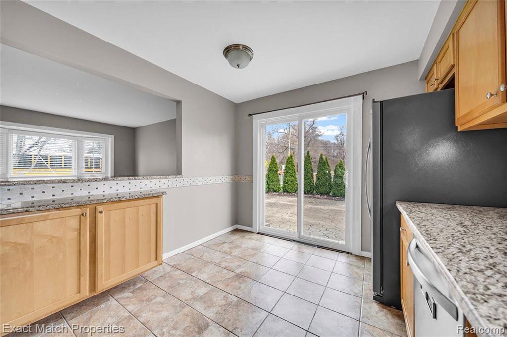 9121 SANDYSIDE Road, White Lake, MI — Photo 15