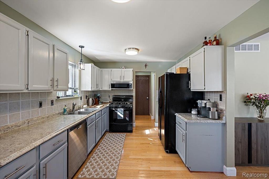 5621 SALLY Road, Clarkston, MI 48348 — Photo 12
