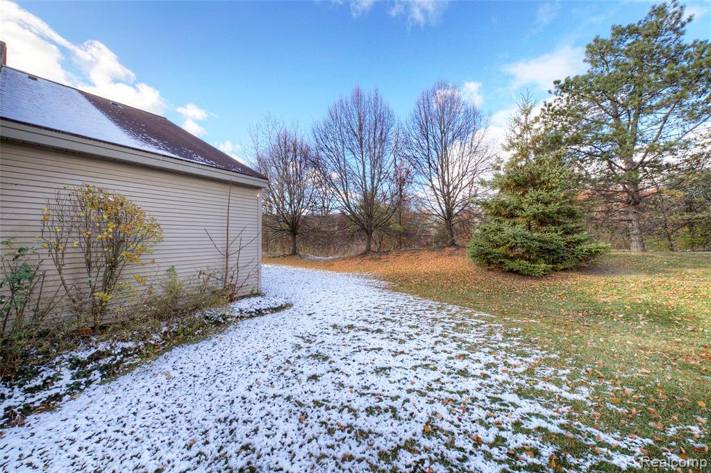 705 Preston Court, Rochester Hills, MI 48307 — Photo 31