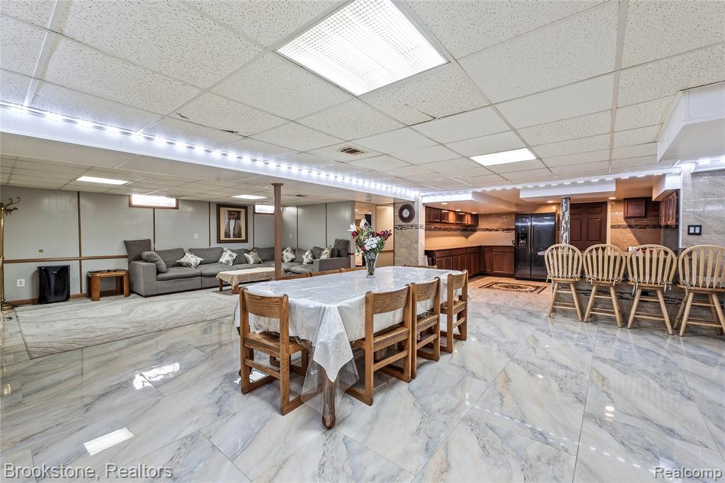 6921 Robindale Avenue, Dearborn Heights, MI 48127 — Photo 30