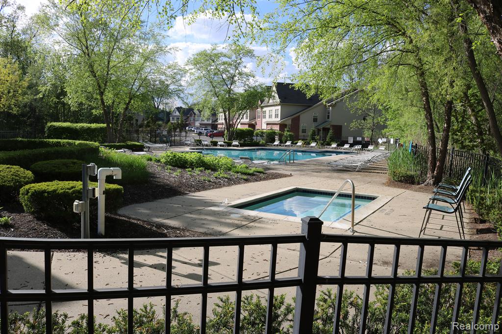 522 RED OAK, Walled Lake, MI 48390 — Photo 19