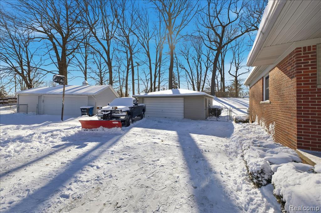 523 Tilmor Drive, Waterford, MI 48328 — Photo 4