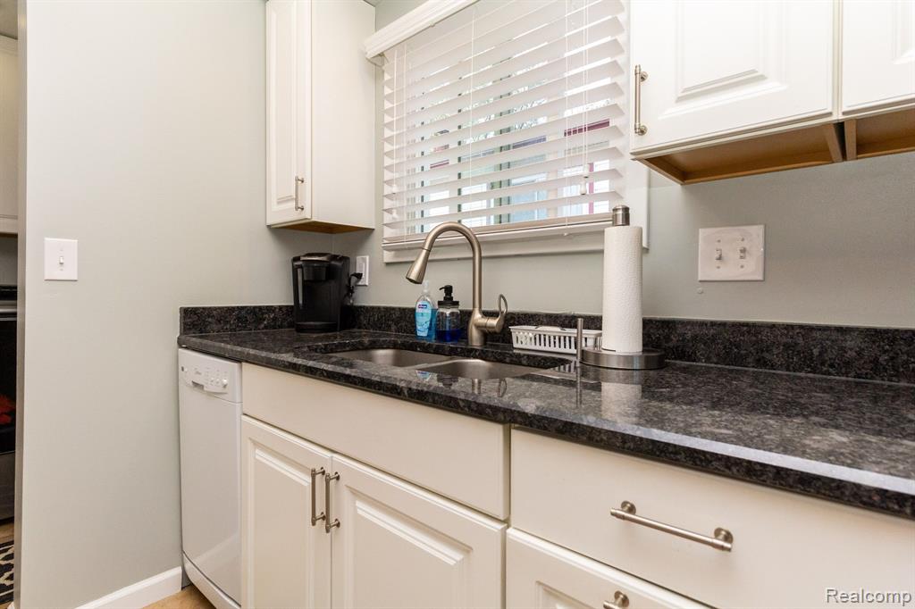 7615 DEERING Street, Westland, MI — Photo 11
