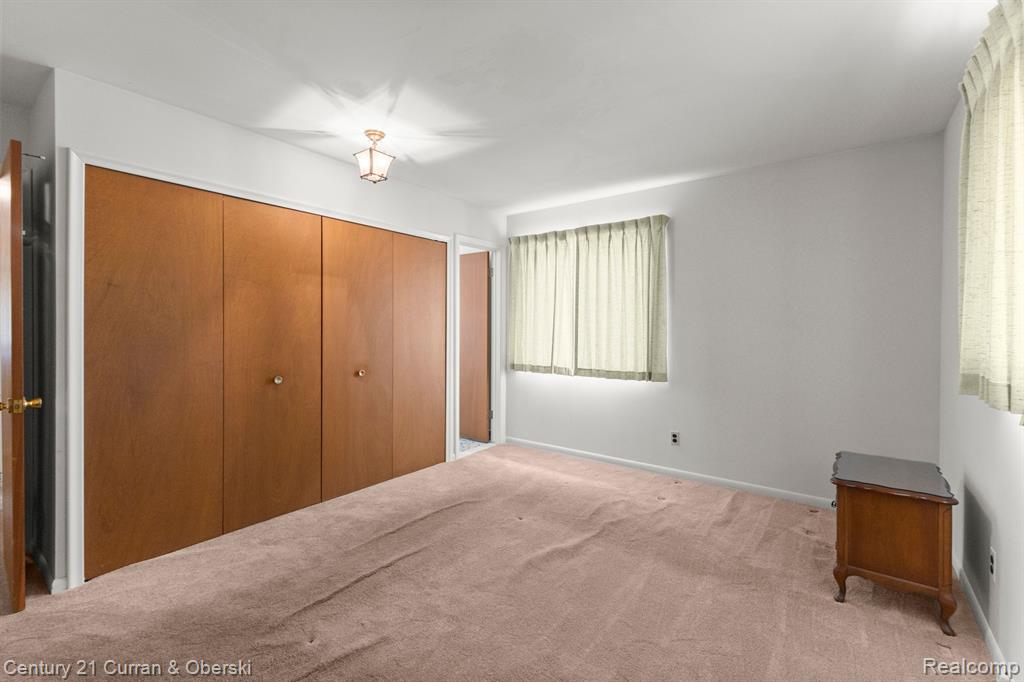 716 N CHARLESWORTH Street, Dearborn Heights, MI 48127 — Photo 23