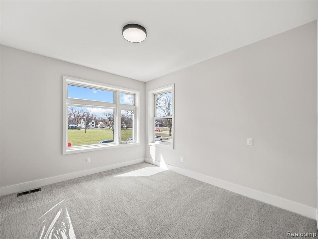 4304 MANDALAY Avenue, Royal Oak, MI 48073 — Photo 24
