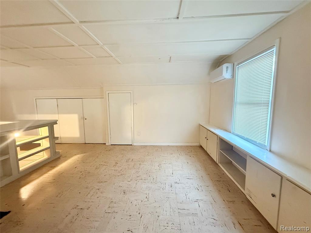 8719 CANYON Street, Grosse Pointe, MI 48236 — Photo 19